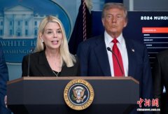 特朗普撤换美司法部长邦迪